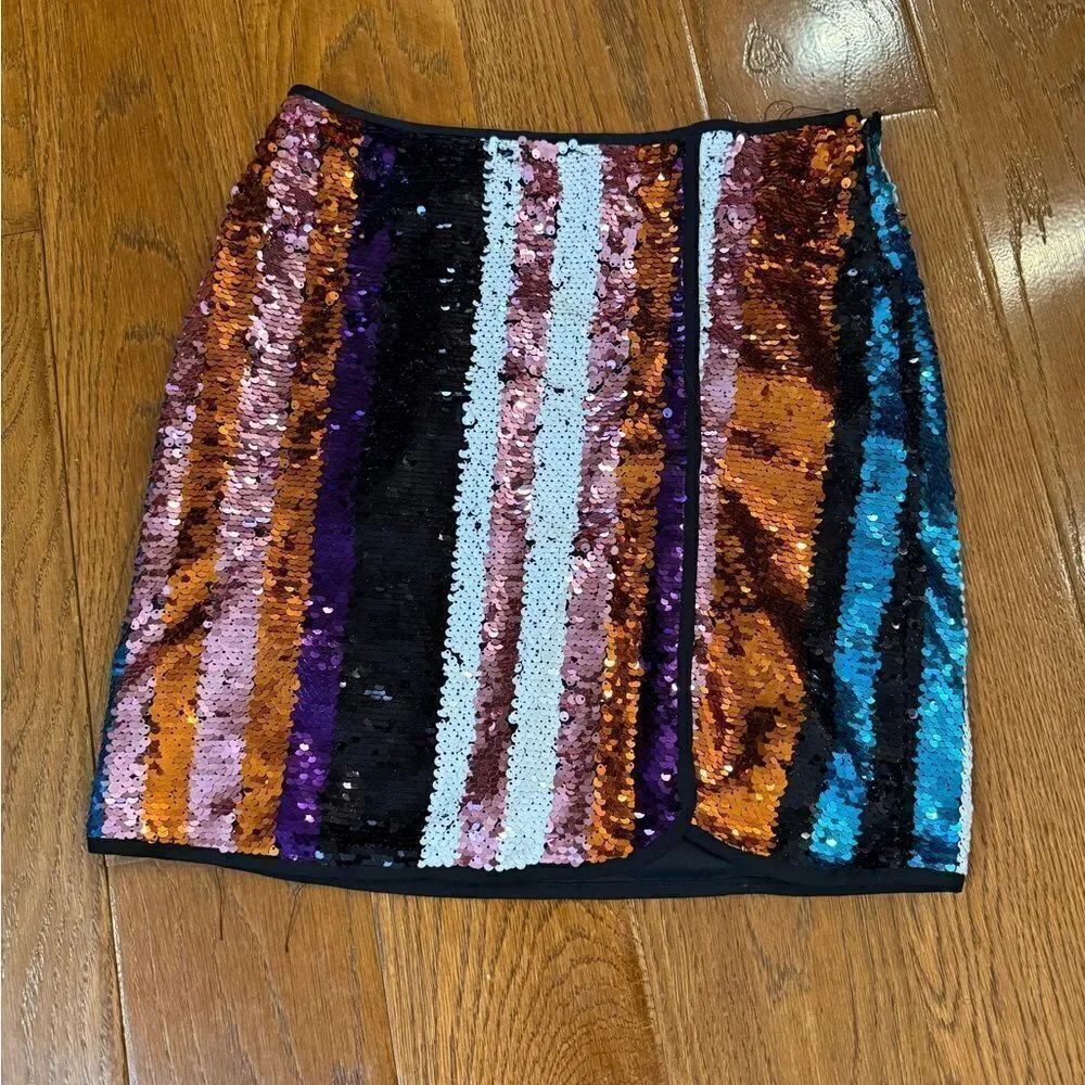Gorgeous Francesca’s brand Jun & Ivy multicolor sequin mini skirt size S